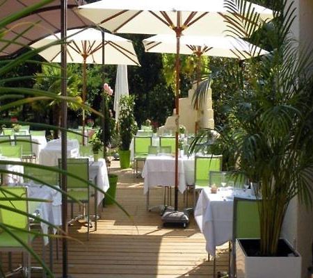 Logis Hotels - Le Pont Bernet - Hotel 2 Etoiles Et Restaurant Le Pian-Médoc Exterior photo